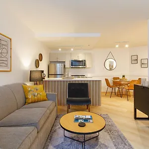  Apartment Newly Renovated In Village Sleeps 4