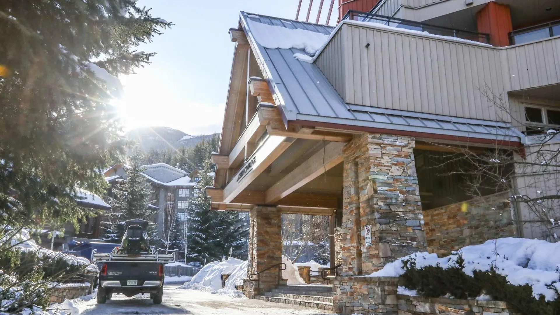 Lake Placid Lodge By Whiski Jack Whistler 0*,
