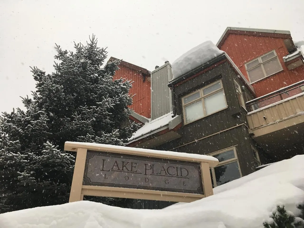 Lake Placid Lodge By Whiski Jack Whistler 0*,